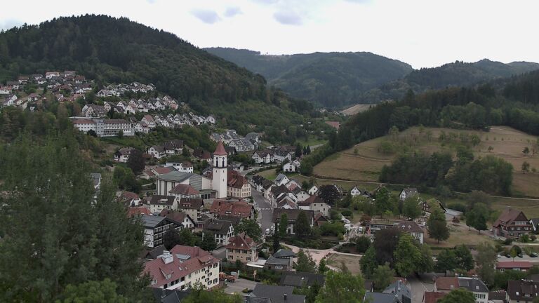 Dieses Bild zeigt eine Webcam-Aufnahme von Ottenhöfen, aufgenommen am Dienstag, den 25.08.2026 um 15:30 Uhr