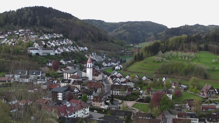 Dieses Bild zeigt eine Webcam-Aufnahme von Ottenhöfen, aufgenommen am Freitag, den 17.04.2026 um 06:50 Uhr