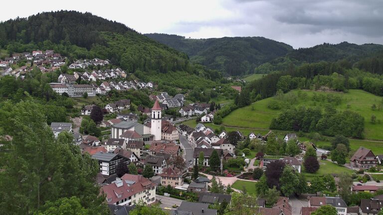 Dieses Bild zeigt eine Webcam-Aufnahme von Ottenhöfen, aufgenommen am Mittwoch, den 13.05.2026 um 18:20 Uhr