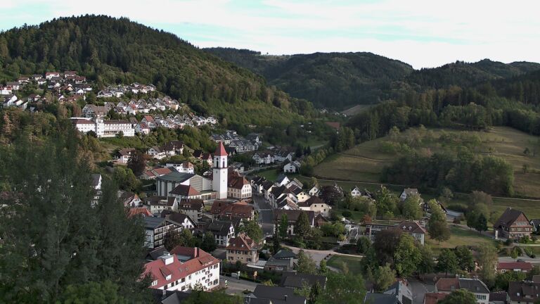 Dieses Bild zeigt eine Webcam-Aufnahme von Ottenhöfen, aufgenommen am Dienstag, den 01.09.2026 um 19:00 Uhr