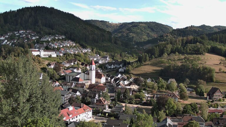Dieses Bild zeigt eine Webcam-Aufnahme von Ottenhöfen, aufgenommen am Samstag, den 22.08.2026 um 18:20 Uhr