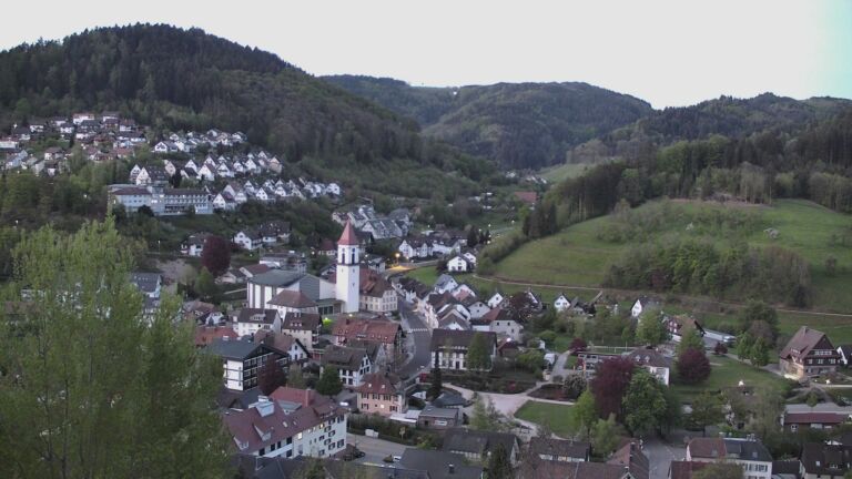 Dieses Bild zeigt eine Webcam-Aufnahme von Ottenhöfen, aufgenommen am Montag, den 27.04.2026 um 05:50 Uhr