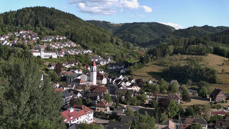 Dieses Bild zeigt eine Webcam-Aufnahme von Ottenhöfen, aufgenommen am Dienstag, den 21.07.2026 um 19:00 Uhr