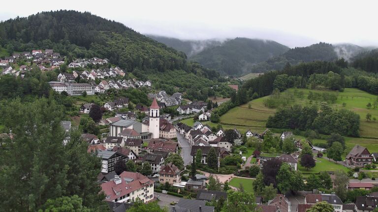 Dieses Bild zeigt eine Webcam-Aufnahme von Ottenhöfen, aufgenommen am Freitag, den 12.06.2026 um 14:20 Uhr
