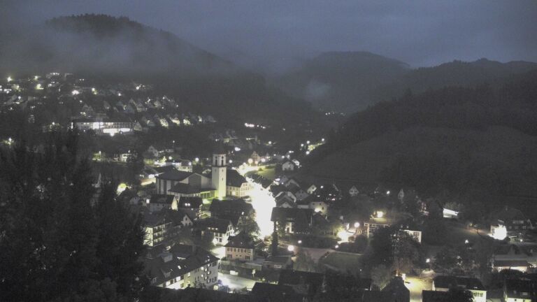Dieses Bild zeigt eine Webcam-Aufnahme von Ottenhöfen, aufgenommen am Montag, den 19.10.2026 um 07:10 Uhr