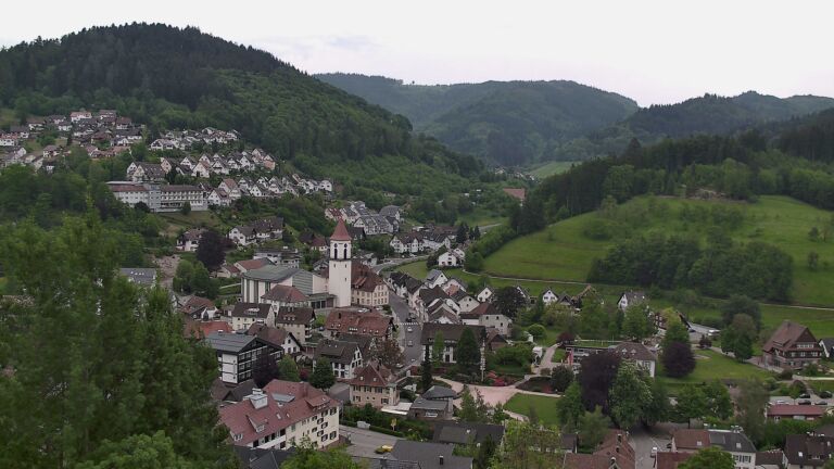 Dieses Bild zeigt eine Webcam-Aufnahme von Ottenhöfen, aufgenommen am Sonntag, den 10.05.2026 um 15:20 Uhr