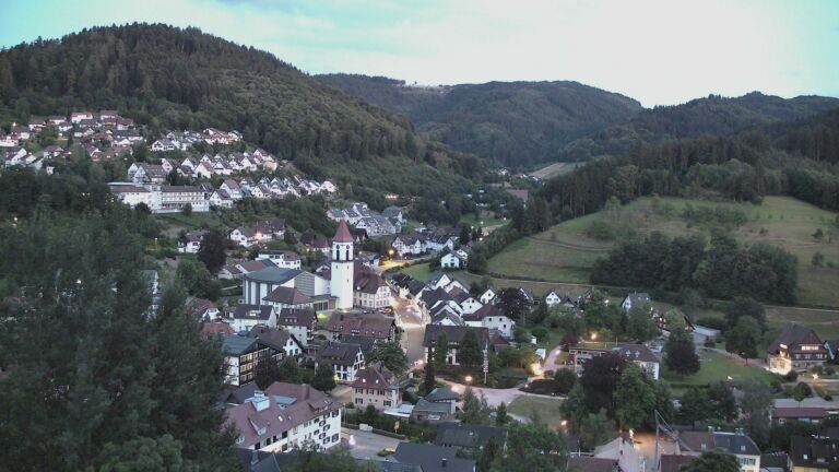 Dieses Bild zeigt eine Webcam-Aufnahme von Ottenhöfen, aufgenommen am Sonntag, den 05.07.2026 um 22:00 Uhr