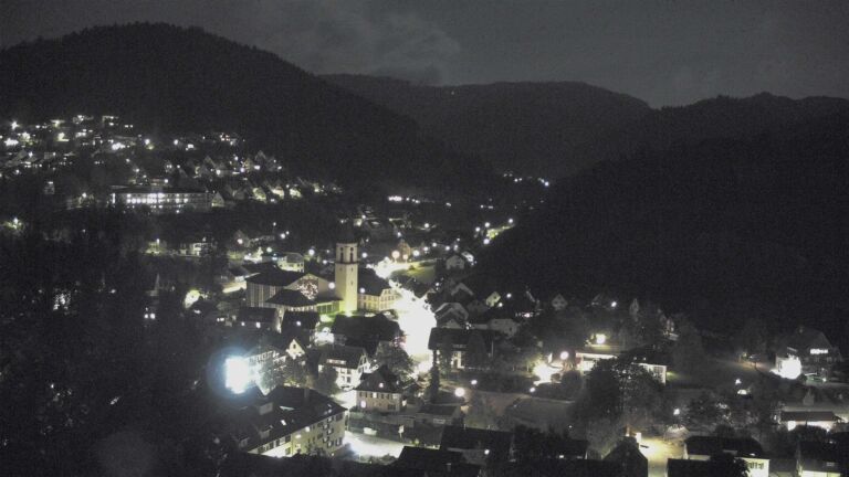 Dieses Bild zeigt eine Webcam-Aufnahme von Ottenhöfen, aufgenommen am Montag, den 19.10.2026 um 19:40 Uhr