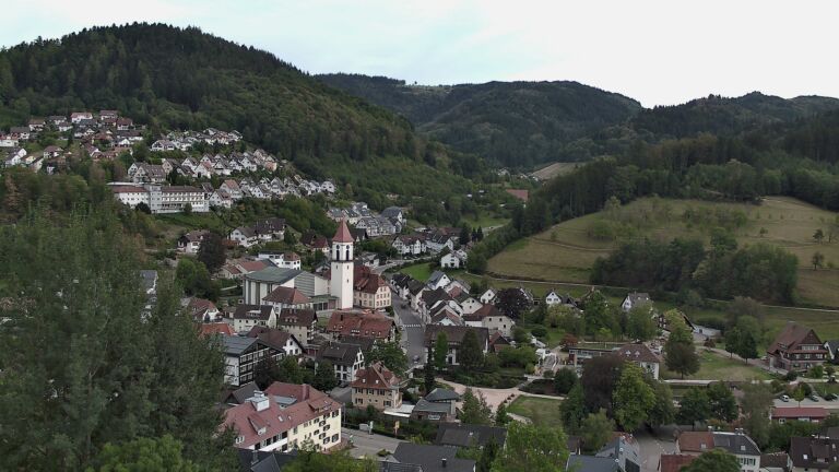 Dieses Bild zeigt eine Webcam-Aufnahme von Ottenhöfen, aufgenommen am Donnerstag, den 03.09.2026 um 18:00 Uhr