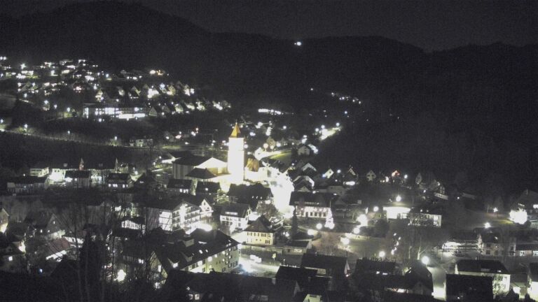 Dieses Bild zeigt eine Webcam-Aufnahme von Ottenhöfen, aufgenommen am Donnerstag, den 18.12.2025 um 18:30 Uhr