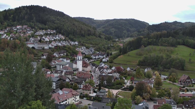 Dieses Bild zeigt eine Webcam-Aufnahme von Ottenhöfen, aufgenommen am Freitag, den 23.10.2026 um 17:50 Uhr