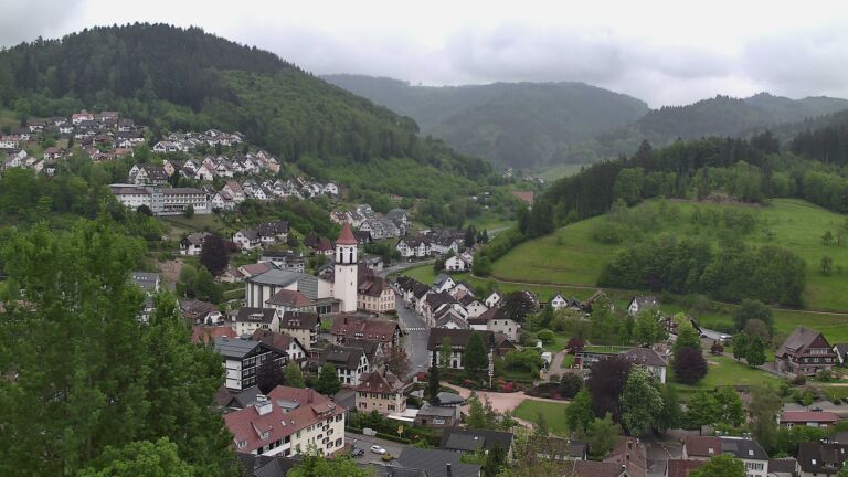 Dieses Bild zeigt eine Webcam-Aufnahme von Ottenhöfen, aufgenommen am Dienstag, den 05.05.2026 um 14:00 Uhr
