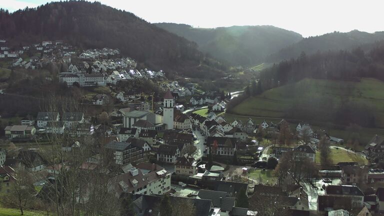 Dieses Bild zeigt eine Webcam-Aufnahme von Ottenhöfen, aufgenommen am Donnerstag, den 18.12.2025 um 12:00 Uhr