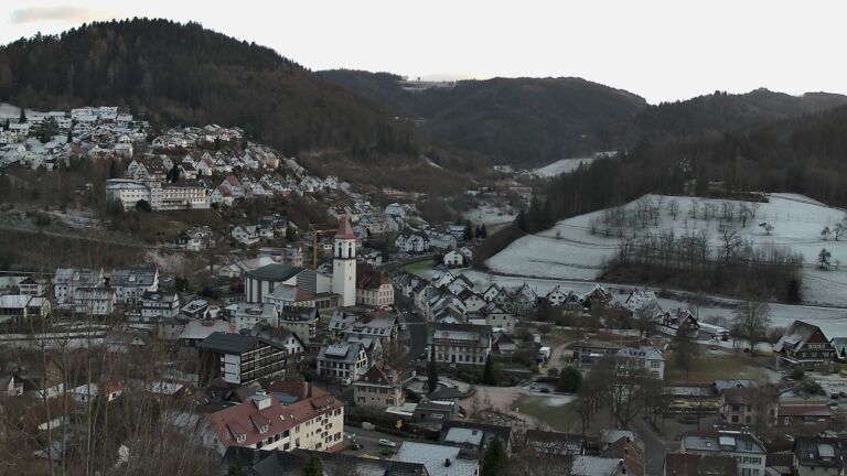 Dieses Bild zeigt eine Webcam-Aufnahme von Ottenhöfen, aufgenommen am Dienstag, den 30.12.2025 um 16:20 Uhr