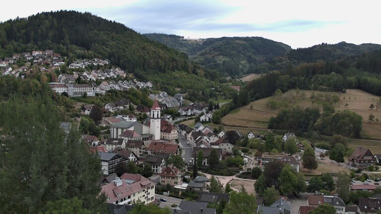 Dieses Bild zeigt eine Webcam-Aufnahme von Ottenhöfen, aufgenommen am Dienstag, den 18.08.2026 um 15:30 Uhr