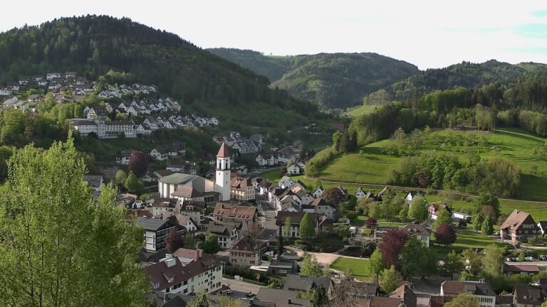 Dieses Bild zeigt eine Webcam-Aufnahme von Ottenhöfen, aufgenommen am Dienstag, den 28.04.2026 um 08:30 Uhr