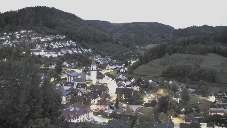 Dieses Bild zeigt eine Webcam-Aufnahme von Ottenhöfen, aufgenommen am Dienstag, den 13.10.2026 um 07:10 Uhr