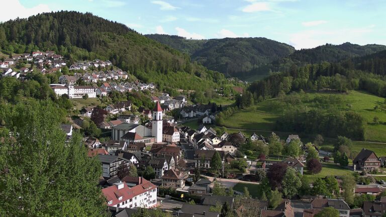 Dieses Bild zeigt eine Webcam-Aufnahme von Ottenhöfen, aufgenommen am Samstag, den 02.05.2026 um 18:30 Uhr