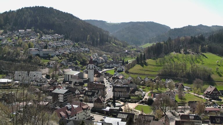 Dieses Bild zeigt eine Webcam-Aufnahme von Ottenhöfen, aufgenommen am Dienstag, den 07.04.2026 um 12:30 Uhr