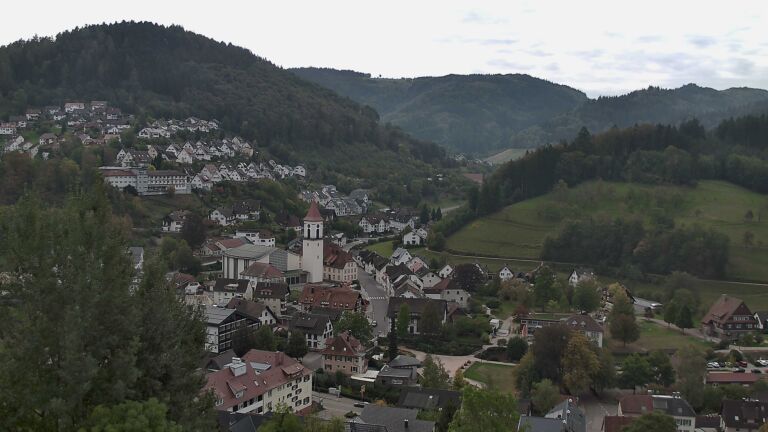 Dieses Bild zeigt eine Webcam-Aufnahme von Ottenhöfen, aufgenommen am Sonntag, den 04.10.2026 um 10:50 Uhr