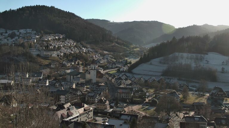 Dieses Bild zeigt eine Webcam-Aufnahme von Ottenhöfen, aufgenommen am Mittwoch, den 31.12.2025 um 13:30 Uhr