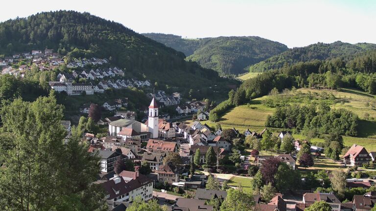 Dieses Bild zeigt eine Webcam-Aufnahme von Ottenhöfen, aufgenommen am Samstag, den 23.05.2026 um 08:10 Uhr
