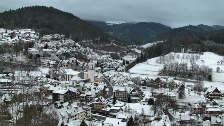 Dieses Bild zeigt eine Webcam-Aufnahme von Ottenhöfen, aufgenommen am Freitag, den 02.01.2026 um 09:30 Uhr