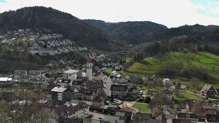 Dieses Bild zeigt eine Webcam-Aufnahme von Ottenhöfen, aufgenommen am Sonntag, den 05.04.2026 um 11:00 Uhr