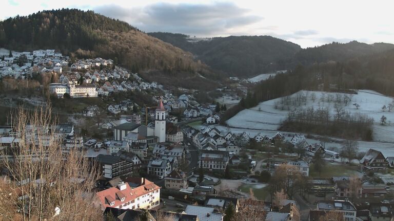 Dieses Bild zeigt eine Webcam-Aufnahme von Ottenhöfen, aufgenommen am Dienstag, den 30.12.2025 um 15:30 Uhr