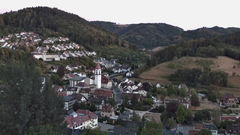 Dieses Bild zeigt eine Webcam-Aufnahme von Ottenhöfen, aufgenommen am Donnerstag, den 20.08.2026 um 20:40 Uhr
