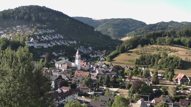 Dieses Bild zeigt eine Webcam-Aufnahme von Ottenhöfen, aufgenommen am Freitag, den 24.07.2026 um 08:20 Uhr