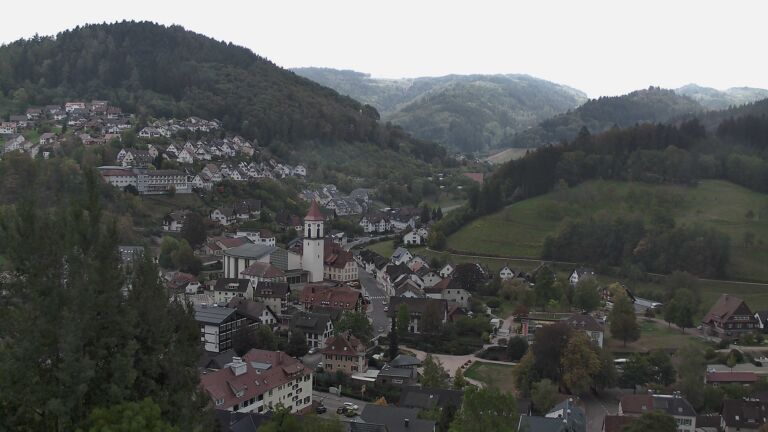 Dieses Bild zeigt eine Webcam-Aufnahme von Ottenhöfen, aufgenommen am Donnerstag, den 01.10.2026 um 17:10 Uhr