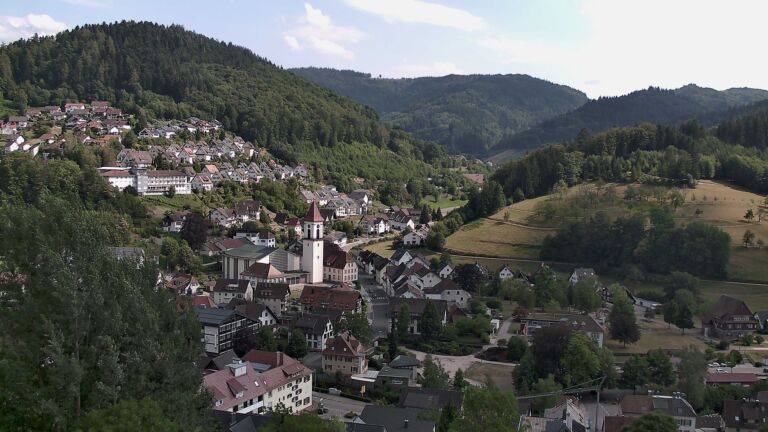 Dieses Bild zeigt eine Webcam-Aufnahme von Ottenhöfen, aufgenommen am Samstag, den 01.08.2026 um 16:20 Uhr