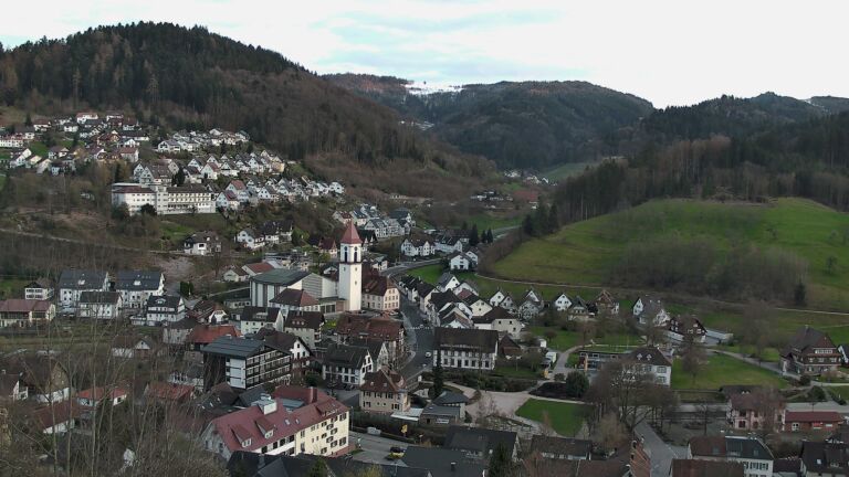 Dieses Bild zeigt eine Webcam-Aufnahme von Ottenhöfen, aufgenommen am Freitag, den 27.03.2026 um 18:40 Uhr