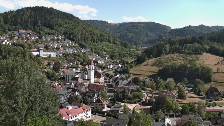 Dieses Bild zeigt eine Webcam-Aufnahme von Ottenhöfen, aufgenommen am Dienstag, den 11.08.2026 um 16:50 Uhr