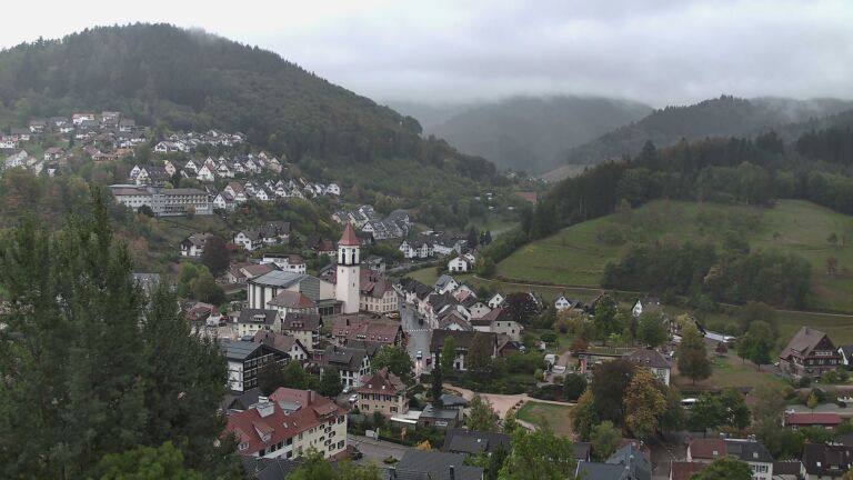 Dieses Bild zeigt eine Webcam-Aufnahme von Ottenhöfen, aufgenommen am Donnerstag, den 01.10.2026 um 17:40 Uhr