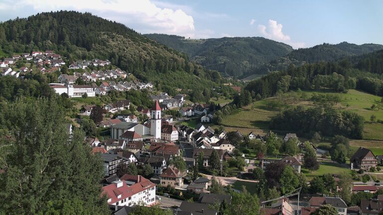 Dieses Bild zeigt eine Webcam-Aufnahme von Ottenhöfen, aufgenommen am Samstag, den 27.06.2026 um 18:40 Uhr