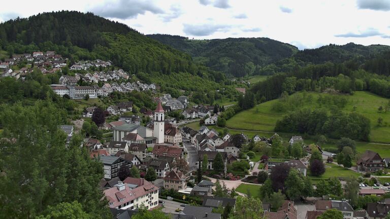 Dieses Bild zeigt eine Webcam-Aufnahme von Ottenhöfen, aufgenommen am Sonntag, den 17.05.2026 um 15:20 Uhr
