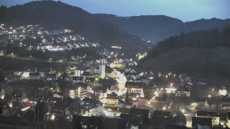 Dieses Bild zeigt eine Webcam-Aufnahme von Ottenhöfen, aufgenommen am Dienstag, den 16.12.2025 um 17:10 Uhr