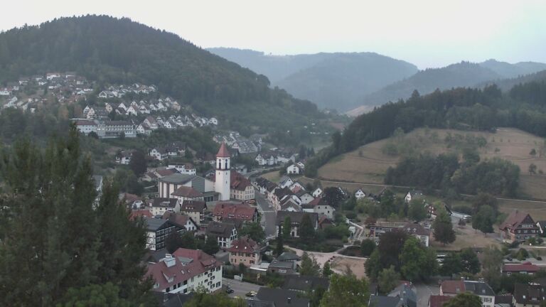 Dieses Bild zeigt eine Webcam-Aufnahme von Ottenhöfen, aufgenommen am Montag, den 17.08.2026 um 06:10 Uhr