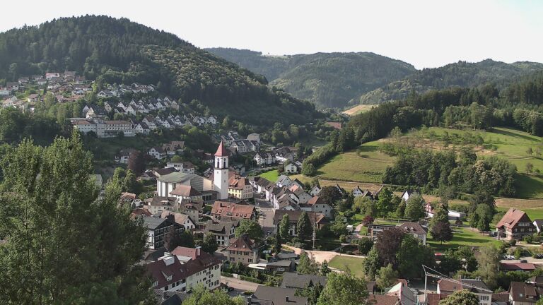 Dieses Bild zeigt eine Webcam-Aufnahme von Ottenhöfen, aufgenommen am Freitag, den 26.06.2026 um 08:50 Uhr