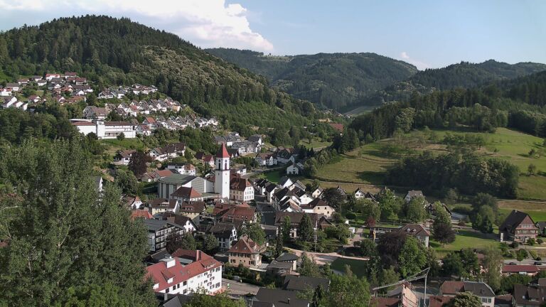 Dieses Bild zeigt eine Webcam-Aufnahme von Ottenhöfen, aufgenommen am Samstag, den 27.06.2026 um 18:50 Uhr