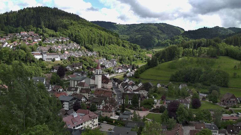Dieses Bild zeigt eine Webcam-Aufnahme von Ottenhöfen, aufgenommen am Freitag, den 15.05.2026 um 16:20 Uhr