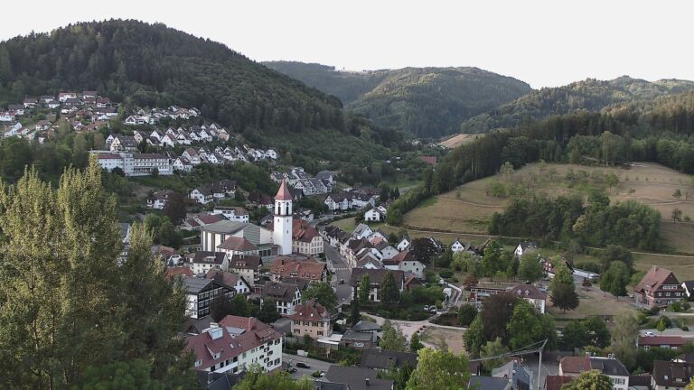 Dieses Bild zeigt eine Webcam-Aufnahme von Ottenhöfen, aufgenommen am Montag, den 10.08.2026 um 07:10 Uhr
