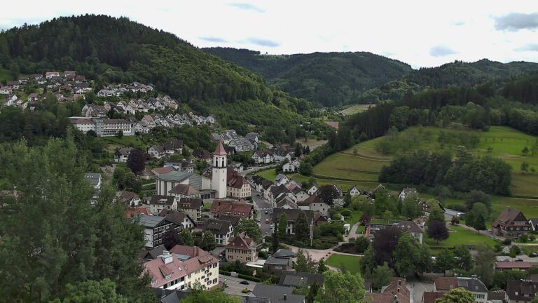 Dieses Bild zeigt eine Webcam-Aufnahme von Ottenhöfen, aufgenommen am Donnerstag, den 11.06.2026 um 16:30 Uhr