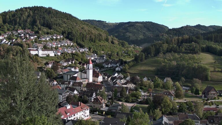 Dieses Bild zeigt eine Webcam-Aufnahme von Ottenhöfen, aufgenommen am Samstag, den 12.09.2026 um 18:00 Uhr