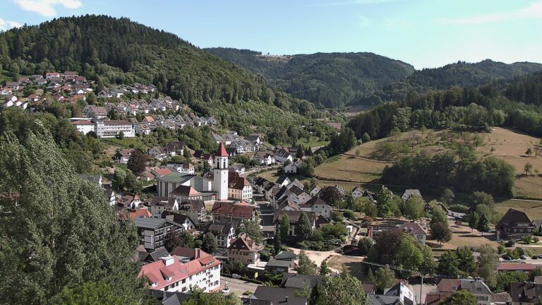 Dieses Bild zeigt eine Webcam-Aufnahme von Ottenhöfen, aufgenommen am Freitag, den 07.08.2026 um 16:40 Uhr