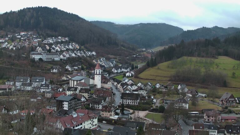 Dieses Bild zeigt eine Webcam-Aufnahme von Ottenhöfen, aufgenommen am Freitag, den 06.02.2026 um 17:10 Uhr