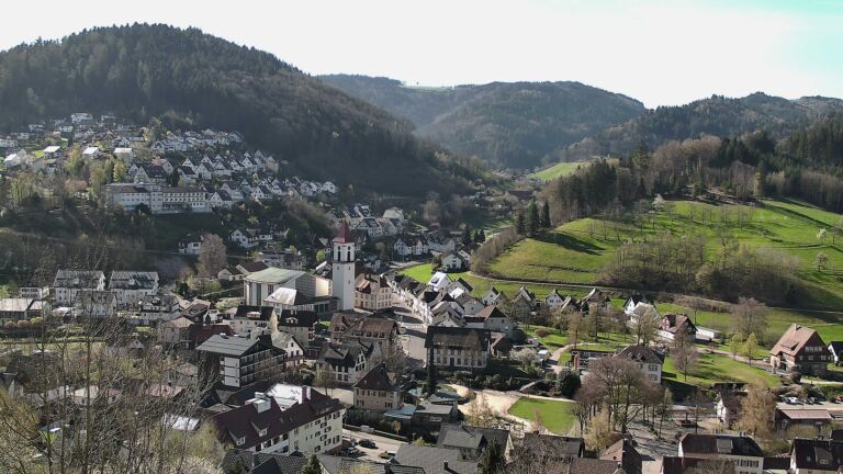 Dieses Bild zeigt eine Webcam-Aufnahme von Ottenhöfen, aufgenommen am Dienstag, den 07.04.2026 um 10:10 Uhr