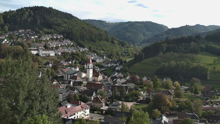 Dieses Bild zeigt eine Webcam-Aufnahme von Ottenhöfen, aufgenommen am Freitag, den 16.10.2026 um 16:00 Uhr
